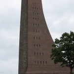 Ehrenmal von aussen01